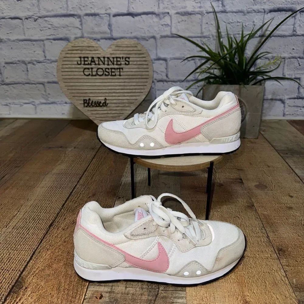Nike Womens Venture Runner CK2948-104 White Shoes Sneakers Size 6